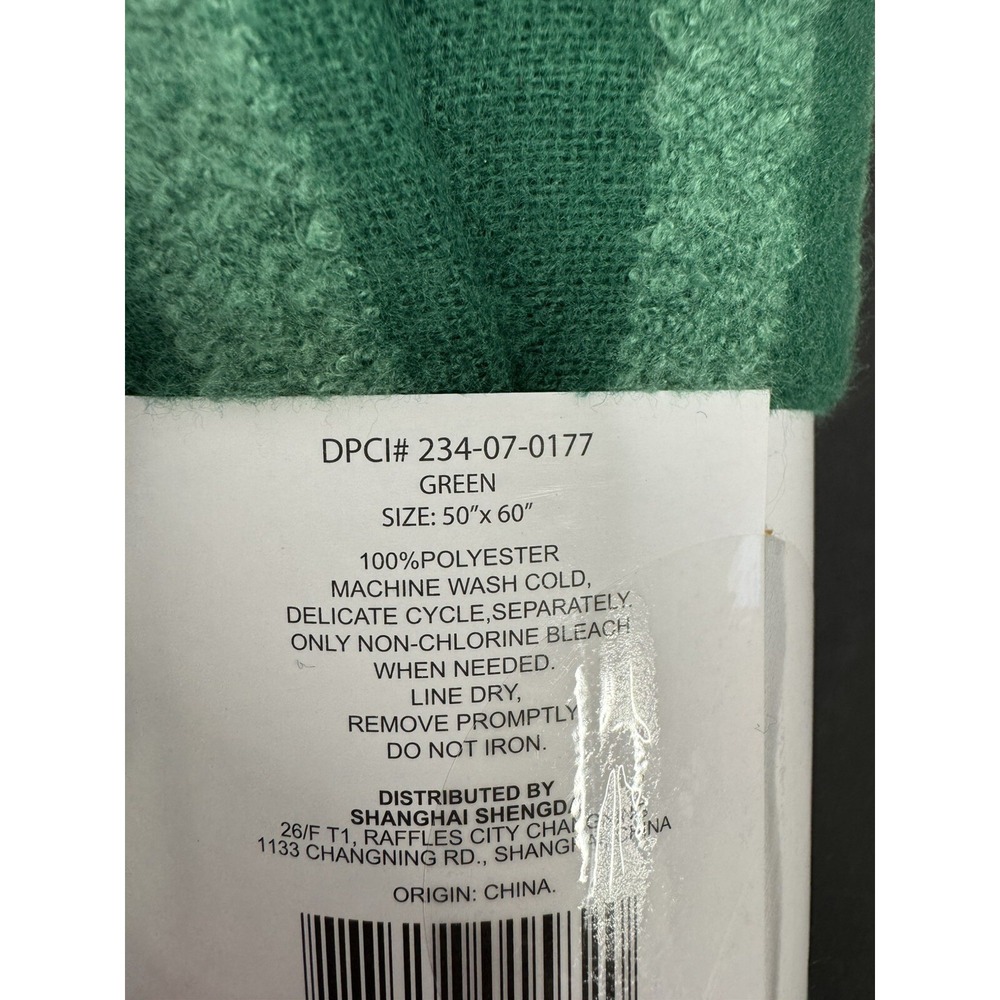 Chenille Throw Blanket 50"x 60" with Fringed Edges - Green- LOT Of 4 - NEW - Picture 4 of 5